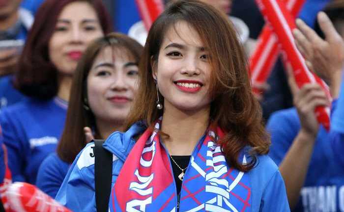 Những cô nàng đất mỏ xinh đẹp, cháy hết mình vì đội bóng ngày 8-3