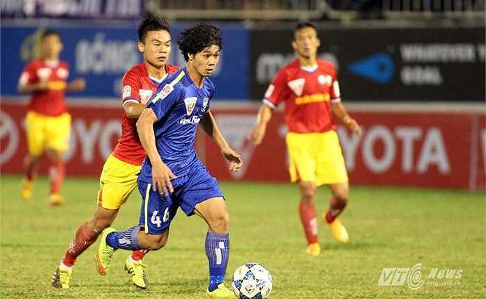 Công Phượng đấu S.Khánh Hòa: Đại tiệc tưng bừng trên phố Núi