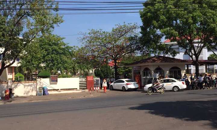 Bị xử lý lấn chiếm vỉa hè, bà bán cơm đánh người nhập viện