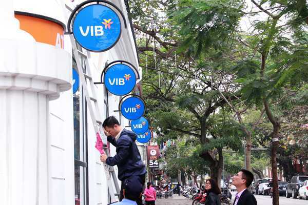 Hải Phòng dẹp 'cướp' vỉa hè: Hàng loạt ngân hàng phải tháo biển quảng cáo