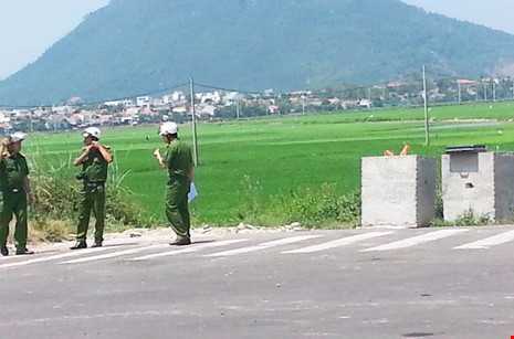 Nhân viên ngân hàng tự thiêu bên lề đường