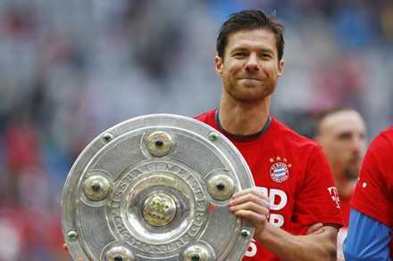Xabi Alonso giải nghệ ở tuổi 36