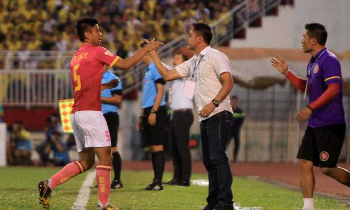 Thua Sài Gòn FC, HLV SLNA xin lỗi người hâm mộ