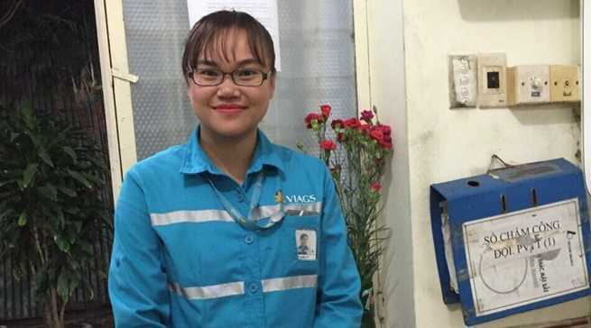 Nữ nhân viên sân bay trả lại 150 triệu đồng cho khách bỏ quên