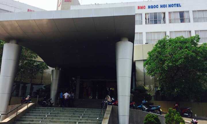 Nữ hiệu phó trường tiểu học chết trong phòng khách sạn