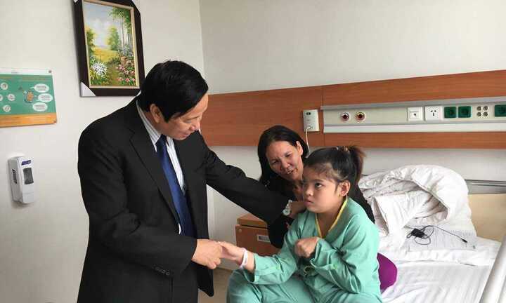 Liệu pháp ghép tế bào gốc tại Vinmec: Cơ hội 'hồi sinh' cho trẻ bại não