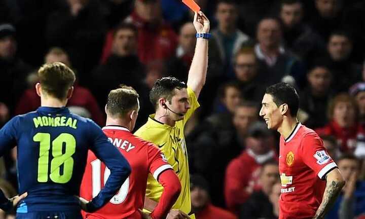 Trọng tài Michael Oliver trở thành nỗi ám ảnh của MU thế nào?