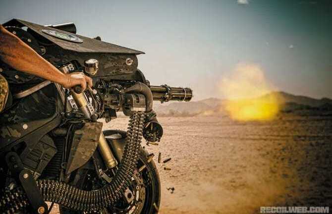 Siêu vũ khí môtô gắn súng máy 6 nòng M134