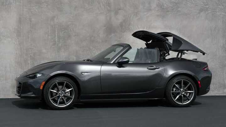Cận cảnh Mazda MX-5 Miata RF 2017 đầy chất thể thao