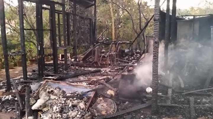 Ngã vào hố đốt rác, cụ bà chết cháy thương tâm