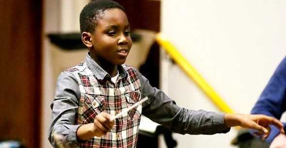 Cậu bé 11 tuổi trở thành nhạc trưởng trẻ nhất thế giới