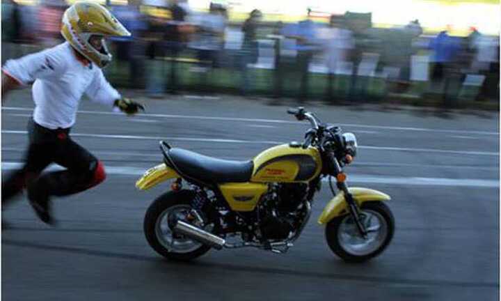 Clip: Dở khóc dở cười với những pha 'bốc đầu' hỏng của các 'quái xế'