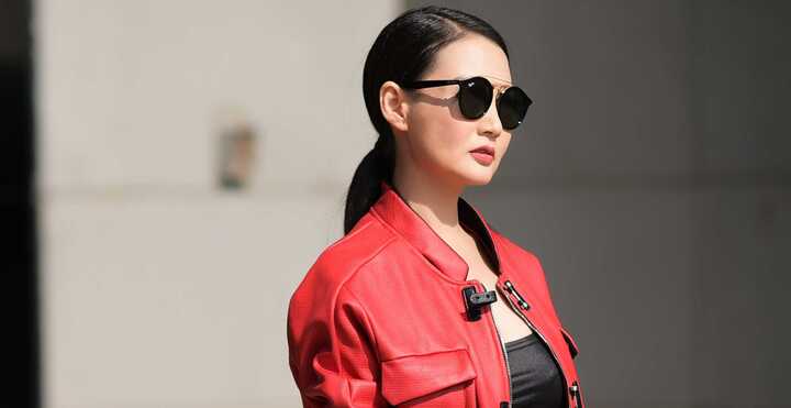 Hoa hậu Sương Đặng diện váy ngắn khoe vẻ trẻ trung