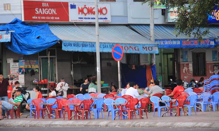 Quán nhậu tung hoành vỉa hè ở thành phố biển Quy Nhơn