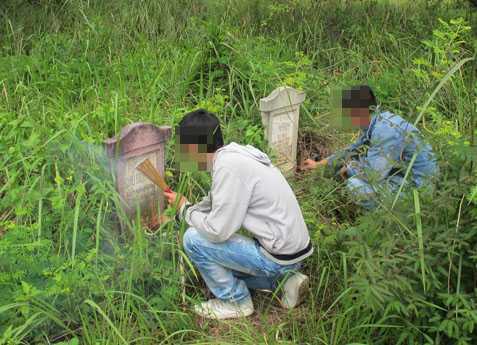 Những trò quái gở lúc nửa đêm trong nghĩa địa tử tù Sài thành