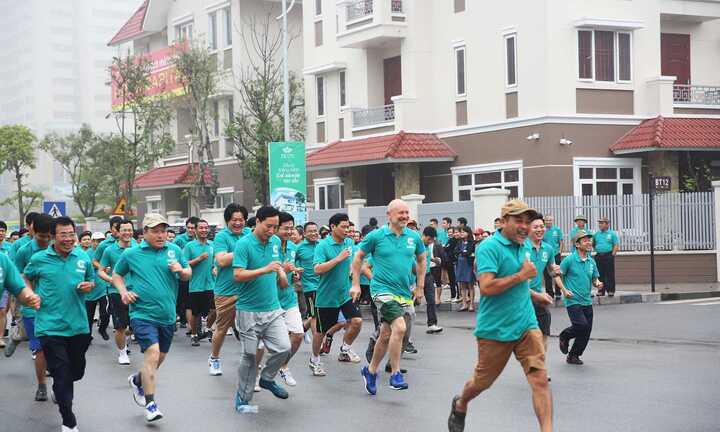 Hơn 1000 người tham gia giải chạy tại Khu đô thị Dương Nội