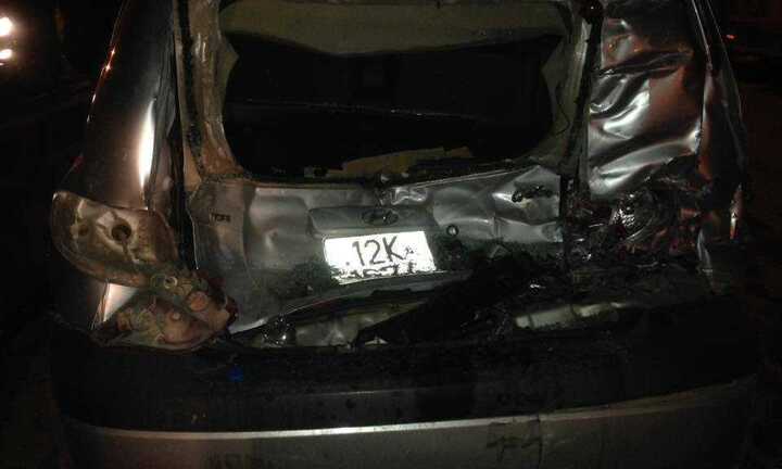 Xe bồn húc đuôi xe con gây tai nạn liên hoàn trên cầu Thanh Trì