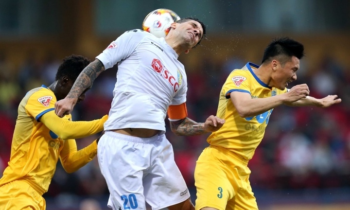 Dừng hình màn đấu hay nhất V-League 2017