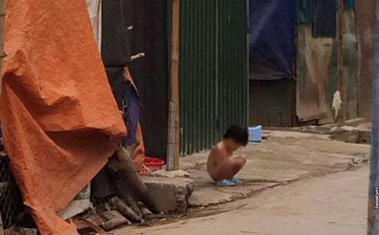 Hình phạt nào cho bà mẹ bắt con cởi truồng, đứng giữa trời mưa rét?