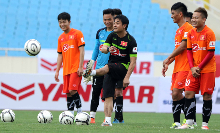 Tuyển Việt Nam lao vào tập luyện khi vừa hội quân