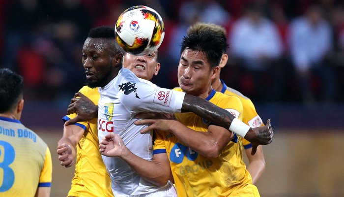 Video cầu thủ FLC Thanh Hóa đốt lưới nhà khó tin