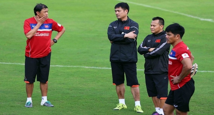 Đá trên ‘mặt ruộng’ Hàng Đẫy, Hữu Thắng mong quân không chấn thương