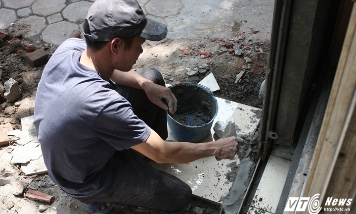 Hà Nội dẹp 'cướp' vỉa hè: Dân tự giác xây thụt bậc tam cấp vào trong nhà