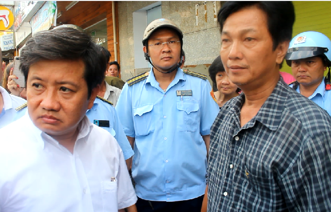 Video: Ông Đoàn Ngọc Hải yêu cầu cách chức cán bộ chống đối khi trụ sở khu phố bị đập