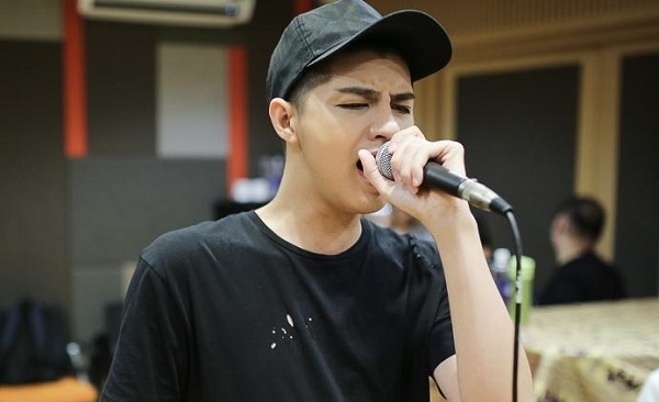 Video: Noo Phước Thịnh hướng dẫn thí sinh 'The Voice' luyện thanh thâu đêm