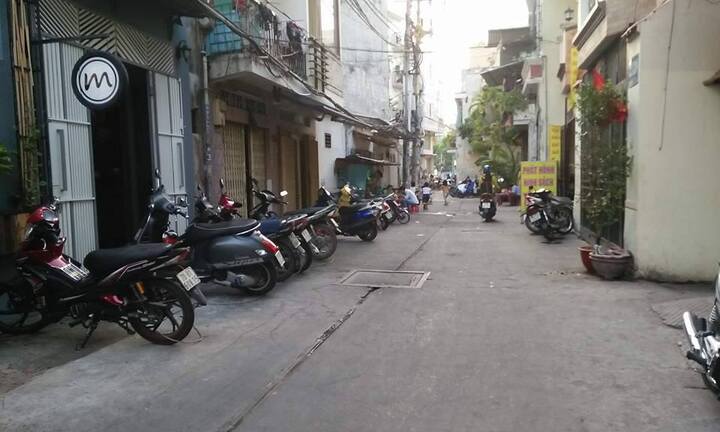 Chiến dịch đòi vỉa hè: Nhà mặt phố mất giá, nhà trong ngõ nóng hầm hập