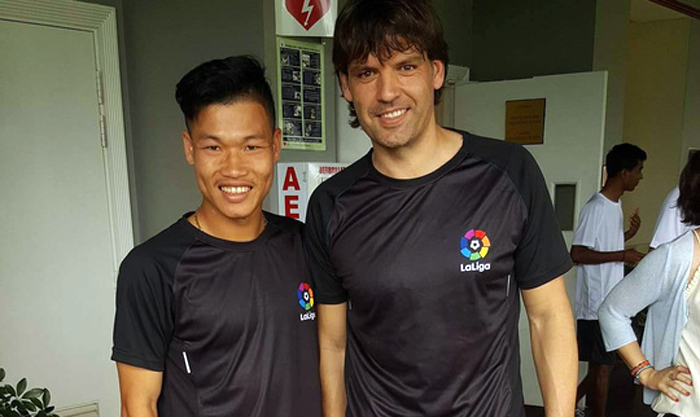 Trung vệ HAGL giao lưu cùng cựu danh thủ Real Madrid