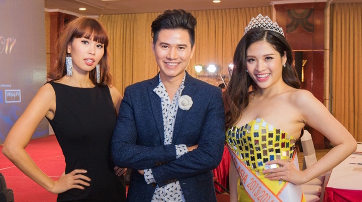 Hà Anh khoe eo thon sexy bên MC Vũ Mạnh Cường