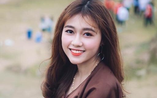 Nụ cười tỏa nắng của ‘bản sao’ hot girl Khả Ngân