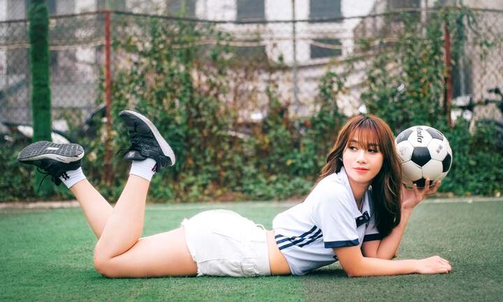 Nữ sinh Học viện An ninh khoe dáng gợi cảm tìm 'Hoa khôi sân cỏ C500'