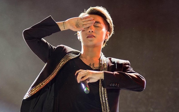 Video: Sơn Tùng ngừng hát, ra về vì sân khấu hỗn loạn ở Hưng Yên