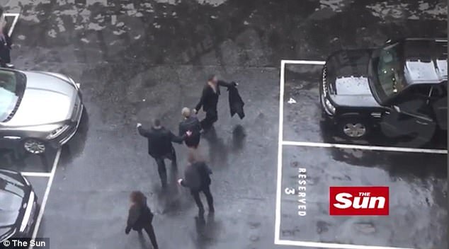 Video: Thủ tướng Anh hoảng loạn, chạy nhầm đường khi thoát thân khỏi vụ khủng bố