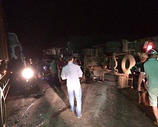 3 xe tải tông liên hoàn trên đường Hồ Chí Minh, nhiều người nguy kịch