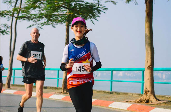 Bà mẹ một con quyết chinh phục đường chạy 42km