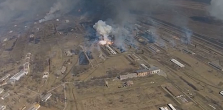 Video: Toàn cảnh vụ nổ kho vũ khí, 20.000 người phải sơ tán ở Ukraine