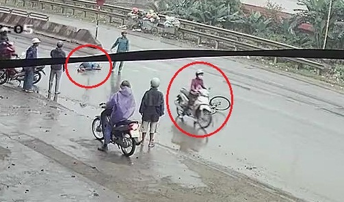 Sau tai nạn, cô gái thản nhiên phóng xe đi, bỏ nạn nhân bất tỉnh trên đường mưa