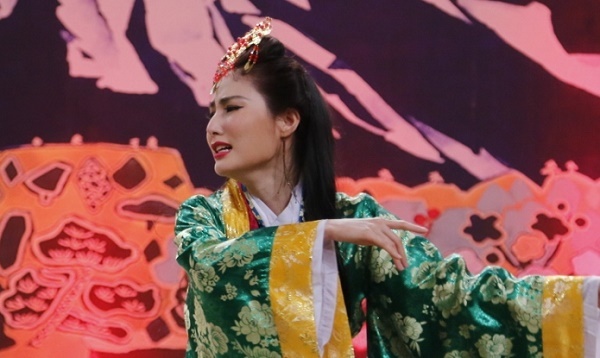 Diễm My 9x bị đàn anh thẳng thừng gọi là 'đồ cúng'