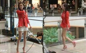 Mặc tin đồn bầu bì, Dương Mịch vẫn đi giày 'siêu cao gót' khoe chân dài sexy
