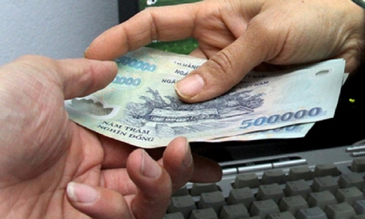 Tạm giữ người xưng nhà báo nhận tiền 'chạy án'