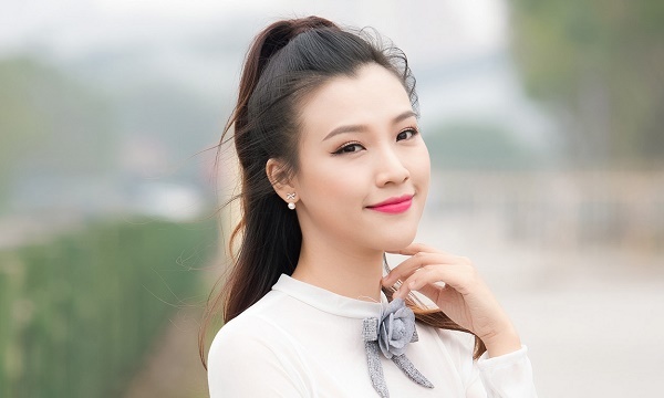 Hoàng Oanh xinh đẹp khi làm MC ‘Vietnam Idol Kids 2017’