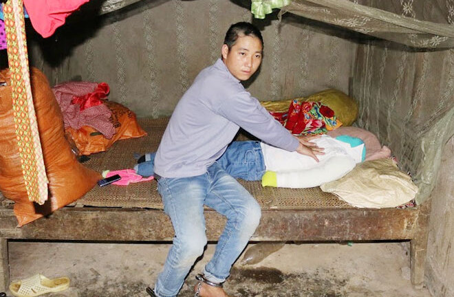 Vợ bắt quả tang chồng xâm hại tình dục bé gái 13 tuổi