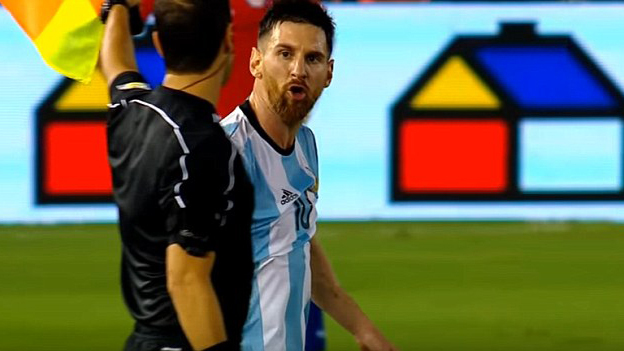 Chửi trọng tài biên, Messi bị treo giò 4 trận