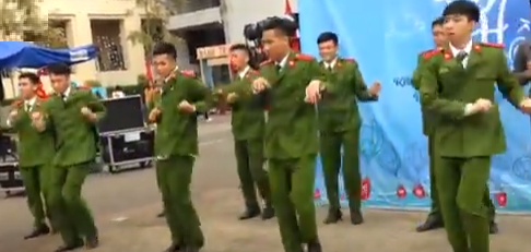 Sau Vietnam Airlines, 'Bống bống bang bang' phiên bản công an gây sốt