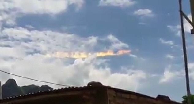 Cầu vồng lửa khổng lồ xuất hiện trên bầu trời Peru