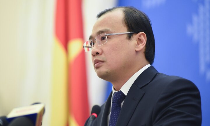 Việt Nam đang xác minh tin Trung Quốc triển khai vũ khí trên đảo nhân tạo