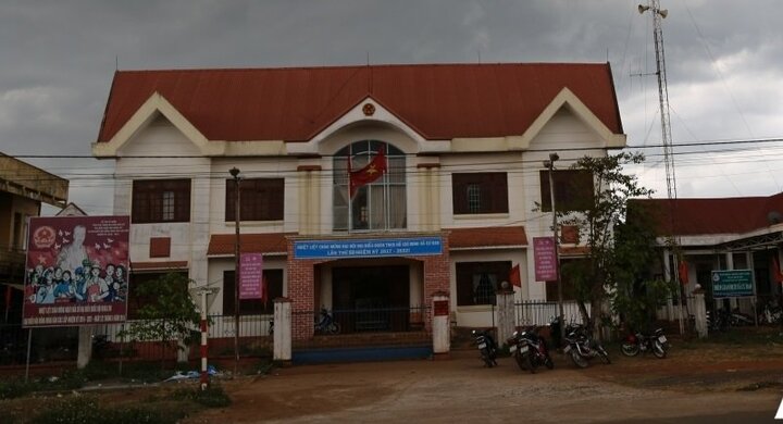 Bắt quả tang cán bộ địa chính xã nhận hối lộ